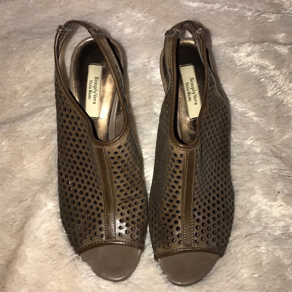 Vera Wang - brown wedges